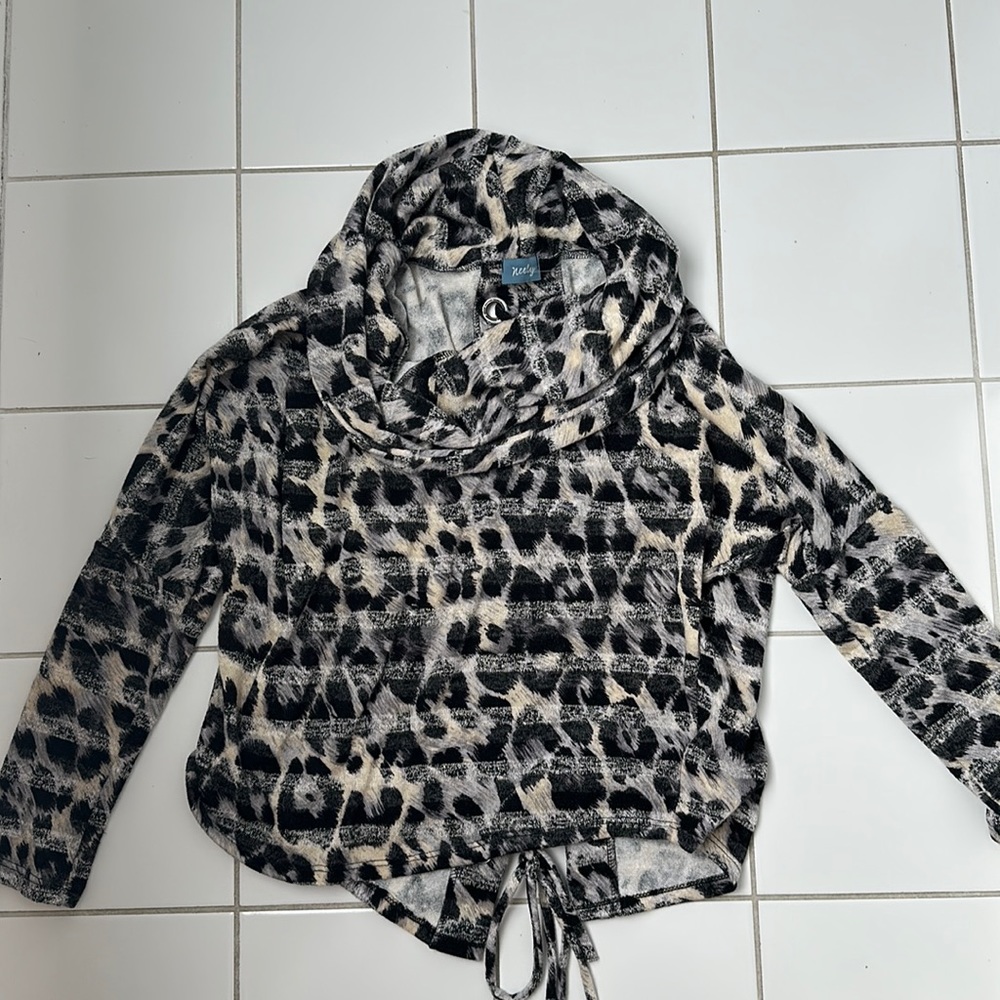 Sweater from small boutique in NC (Never Worn) Size XS/S